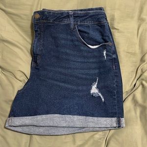 Ava & Viv brand distressed denim shorts sz 22